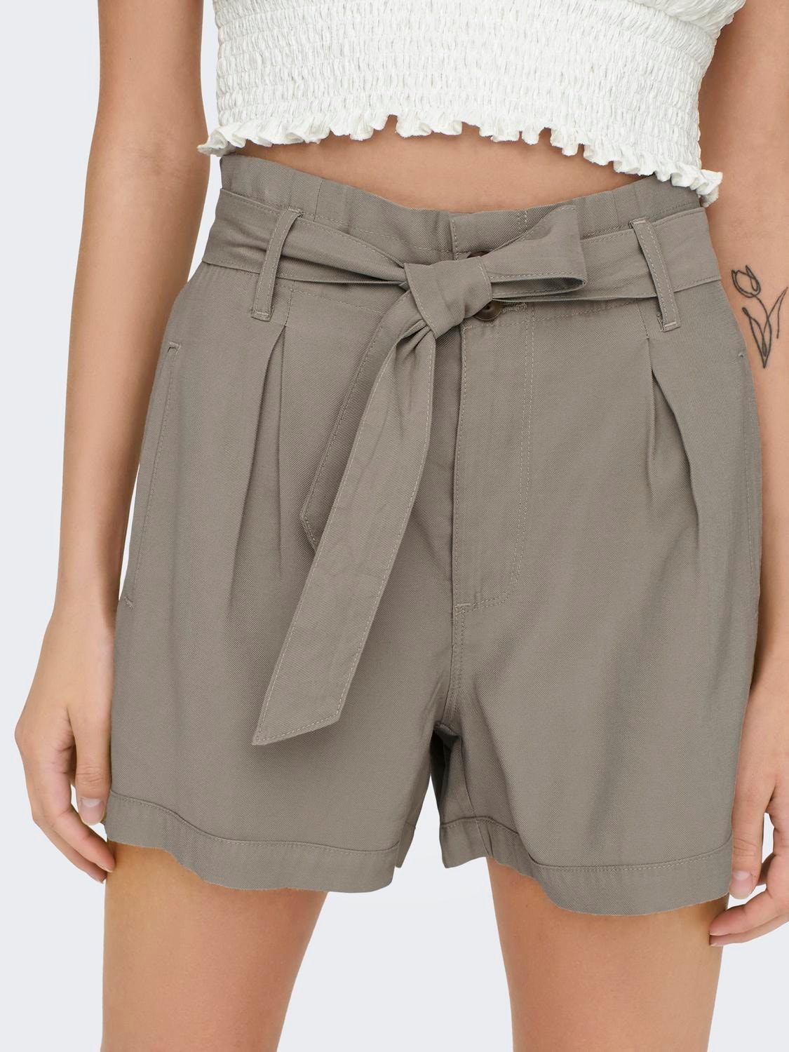 ONLY High waisted shorts with belt -Pure Cashmere - 15310845