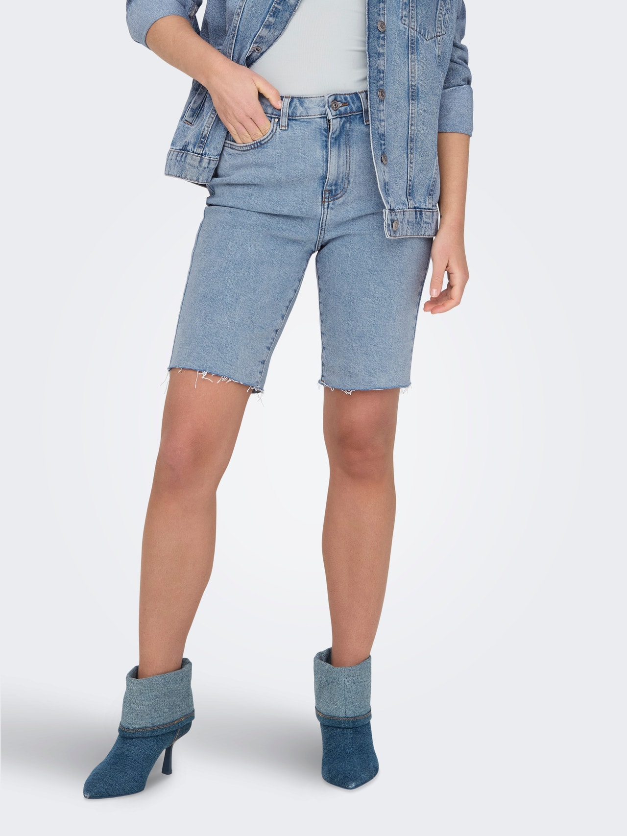 ONLY Long denim shorts with high waist -Light Blue Denim - 15311259