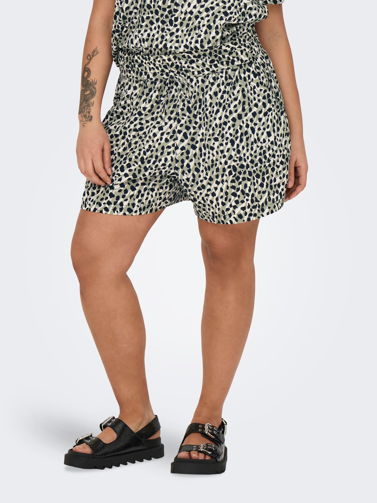 ONLY Curvy drawstring shorts -Seagrass - 15312230