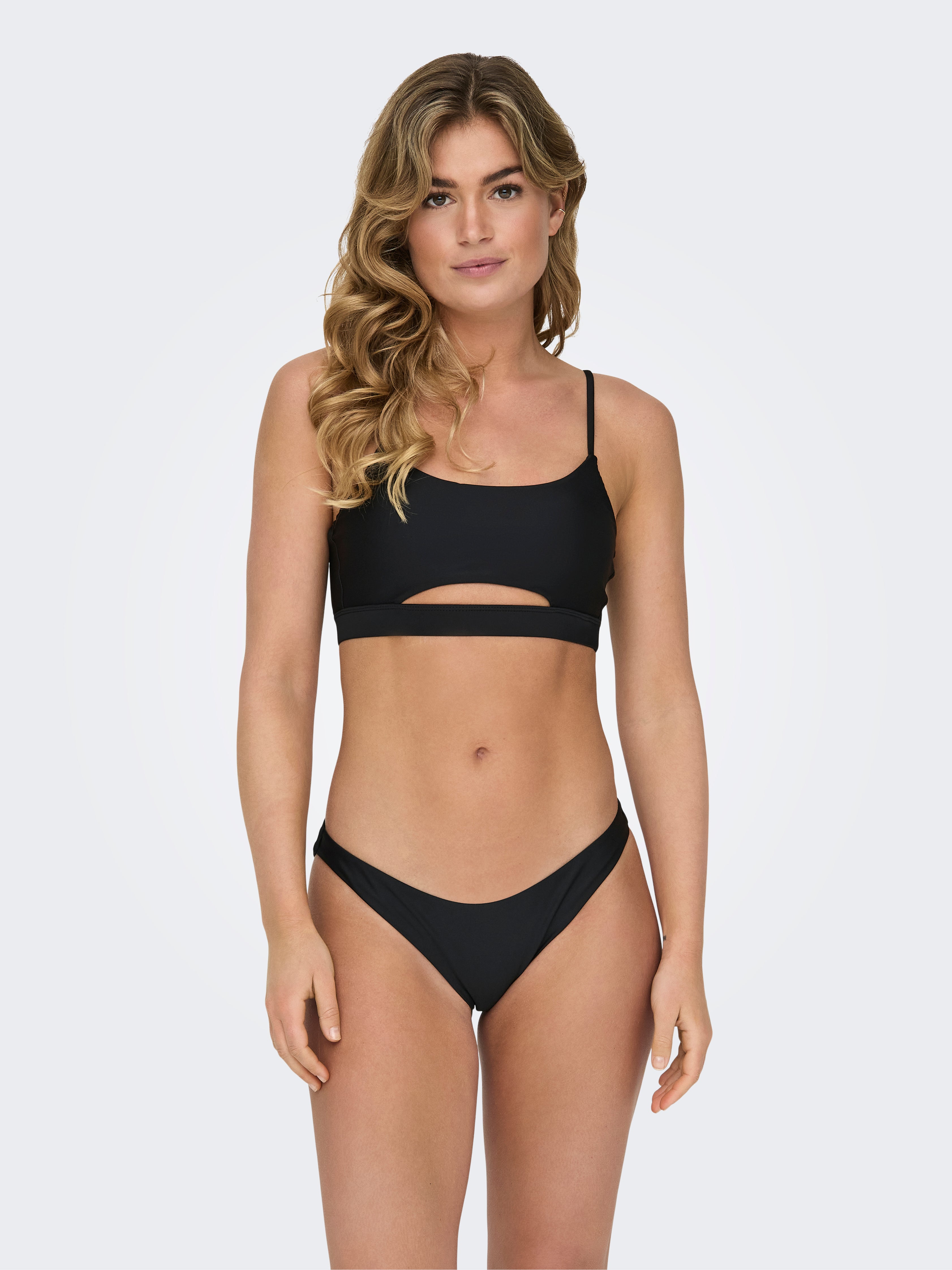 Bikini top with adjustable shoulder straps