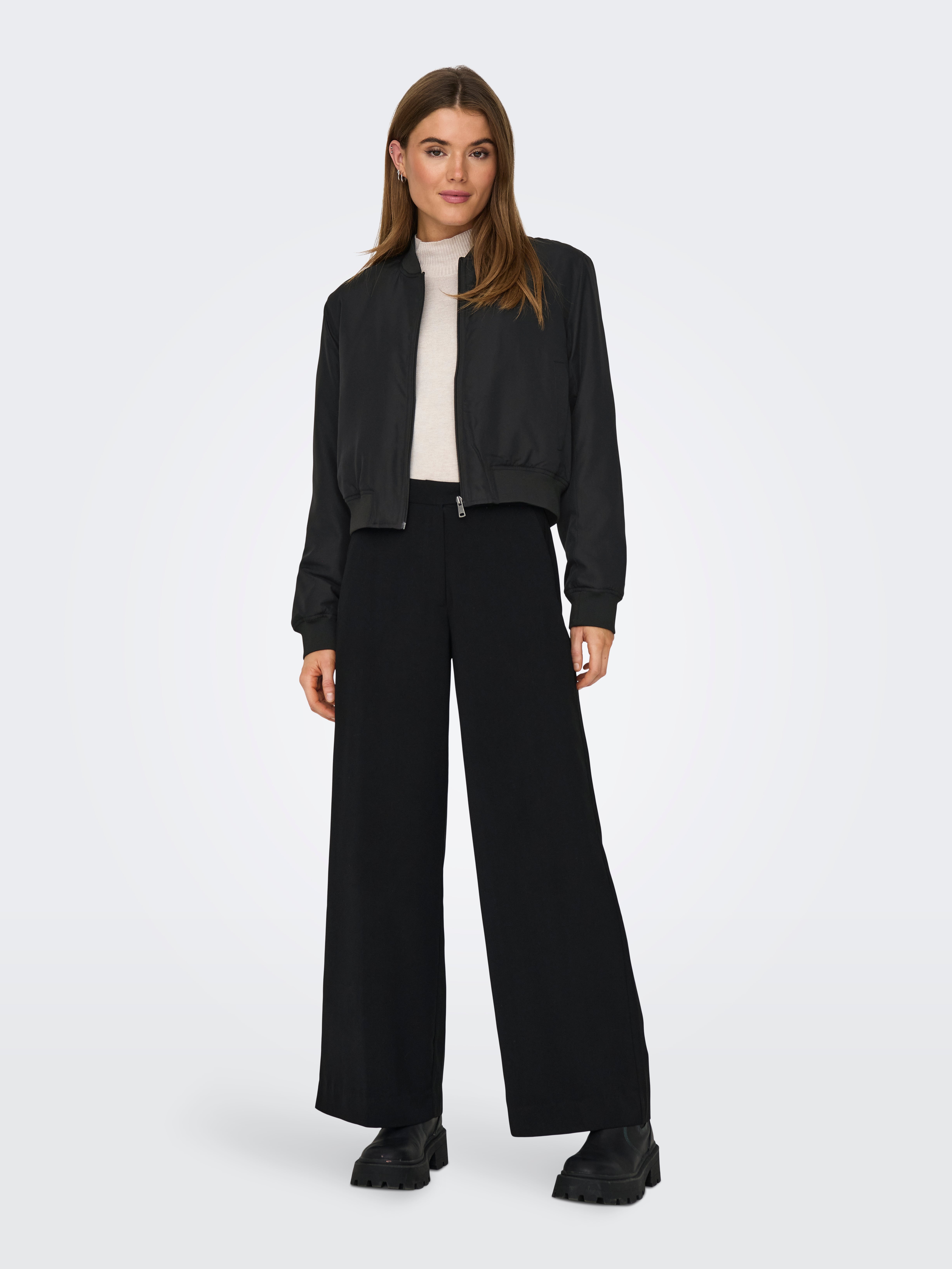 ONLALMA Bomber jacket | Black | ONLY® 