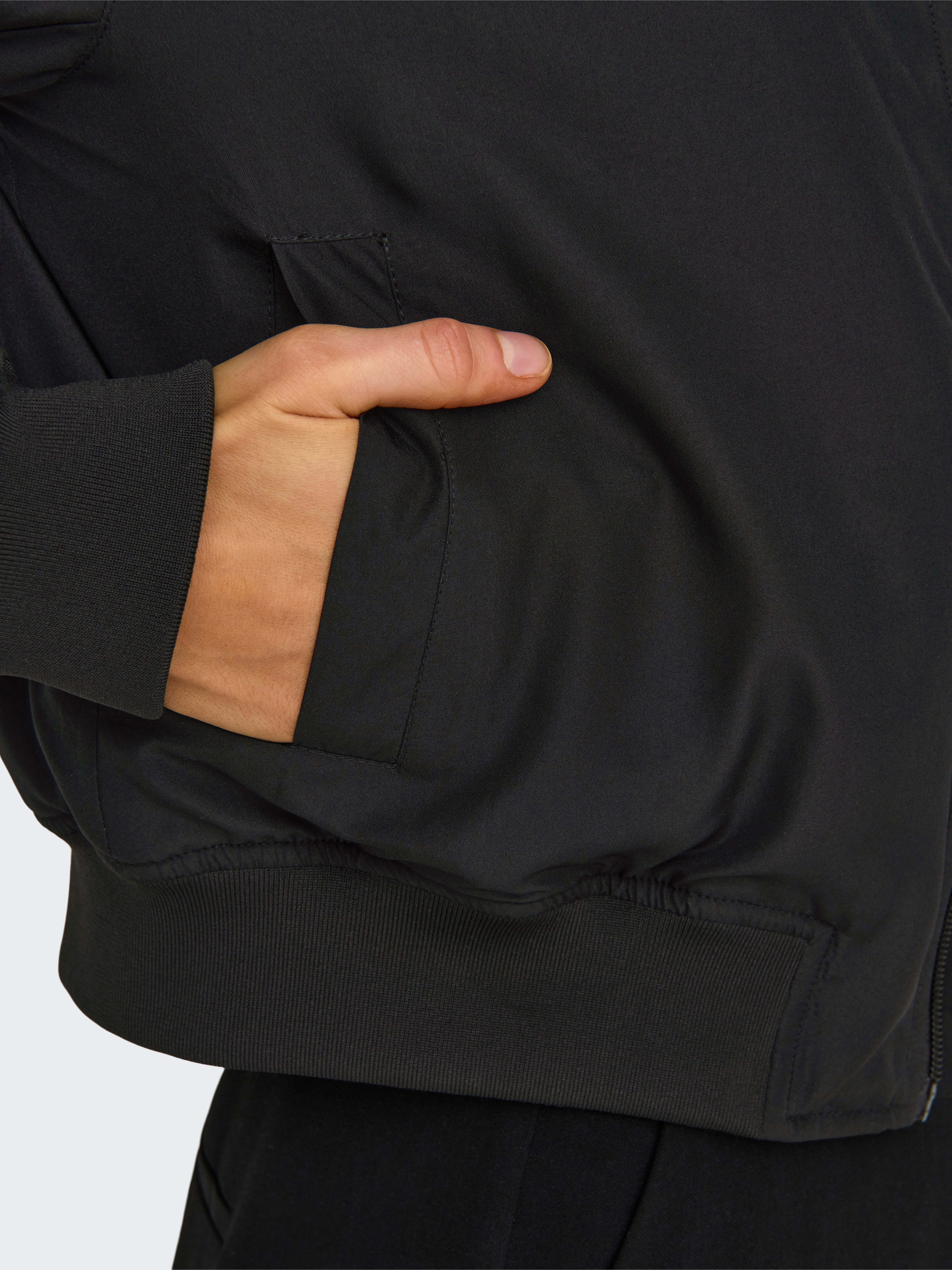 ONLALMA Bomber jacket | Black | ONLY® 