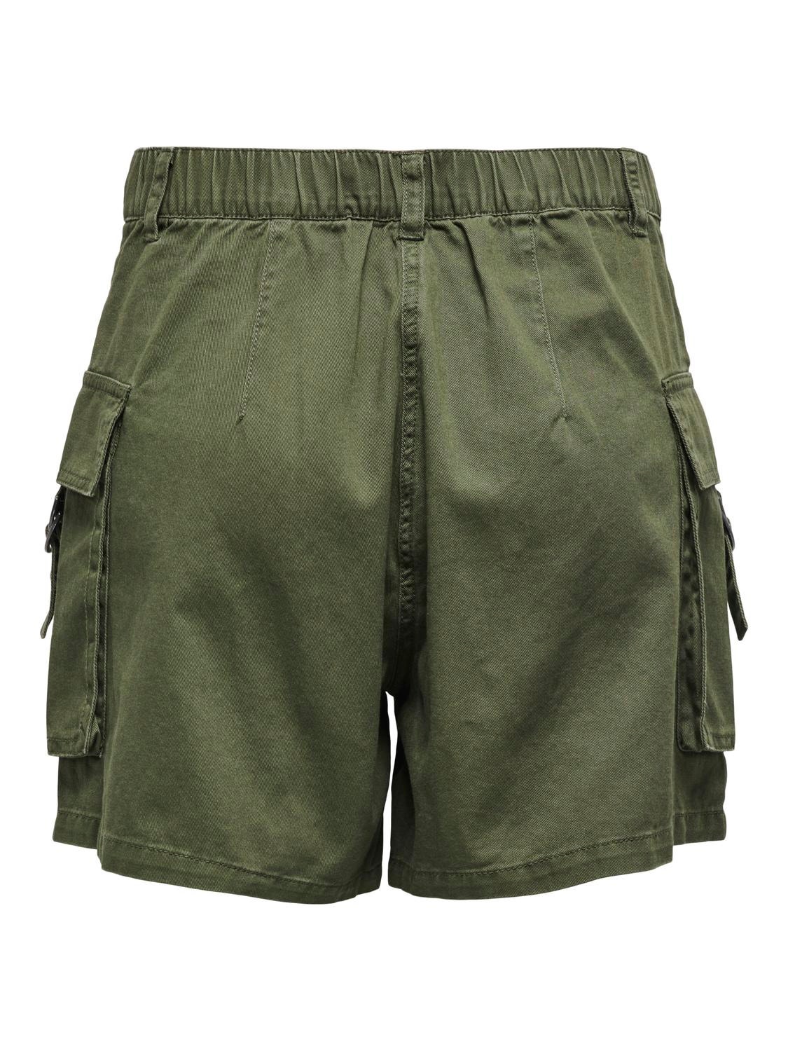 ONLY Cargo shorts with mid waist -Ivy Green - 15316968