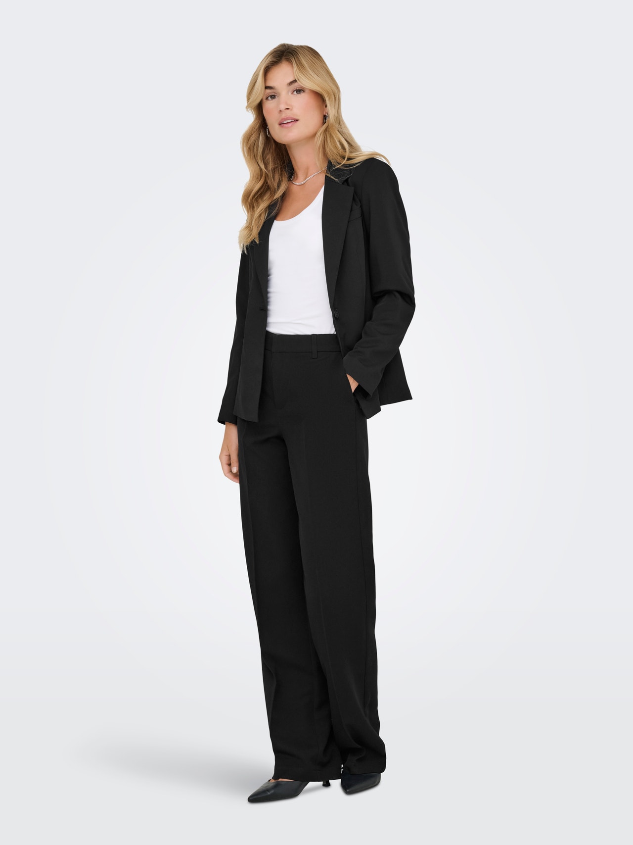 ONLY soepelvallende blazer | onlHattie-lana Grijs | Ter Horst van Geel ONLY soepelvallende blazer | onlHattie-lana Grijs | Ter Horst van Geel