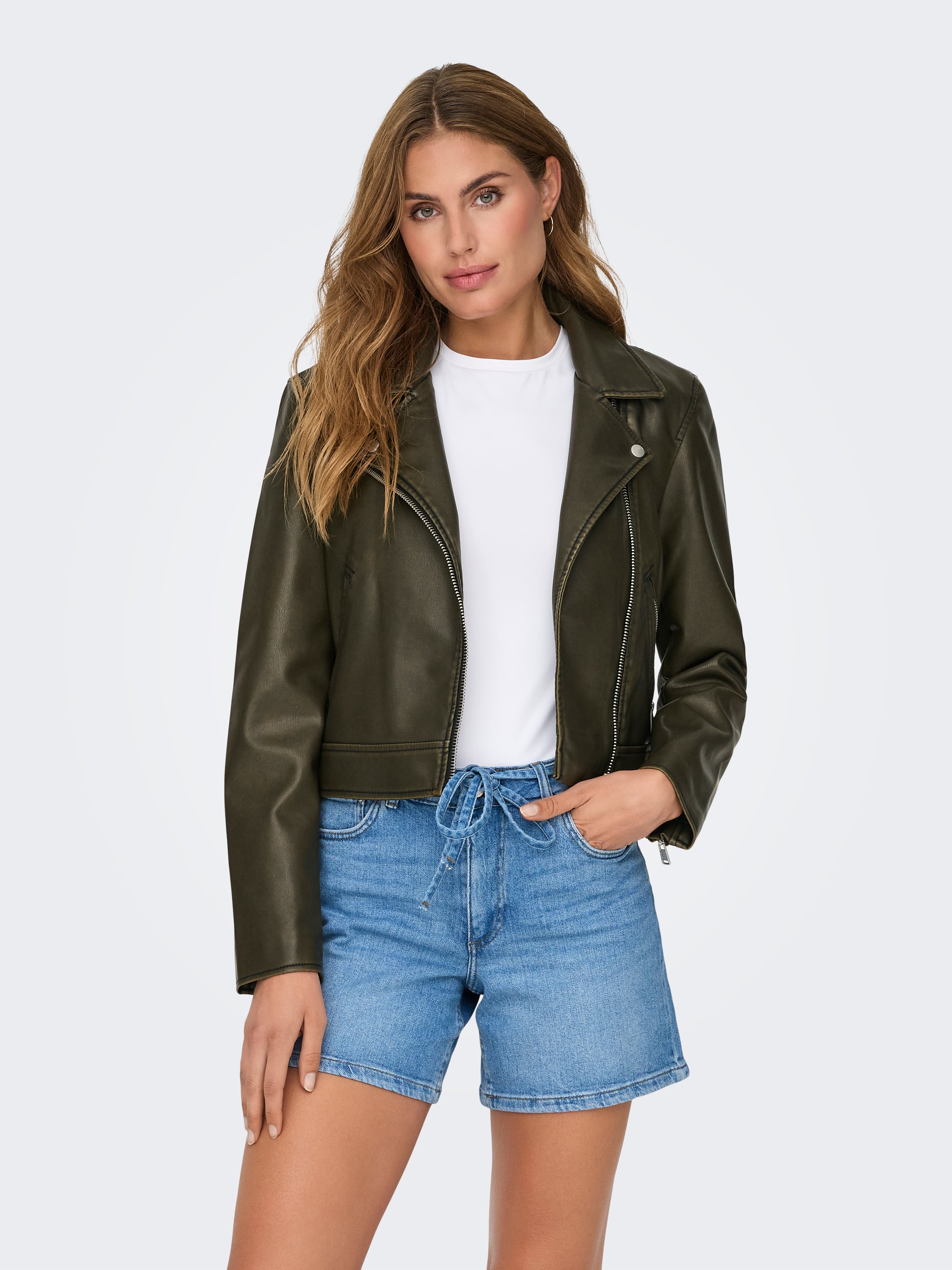 Veste en cuir synthétique sale