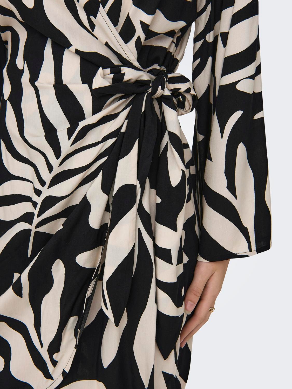 ONLY Midi v-neck dress with pattern  -Black - 15321349