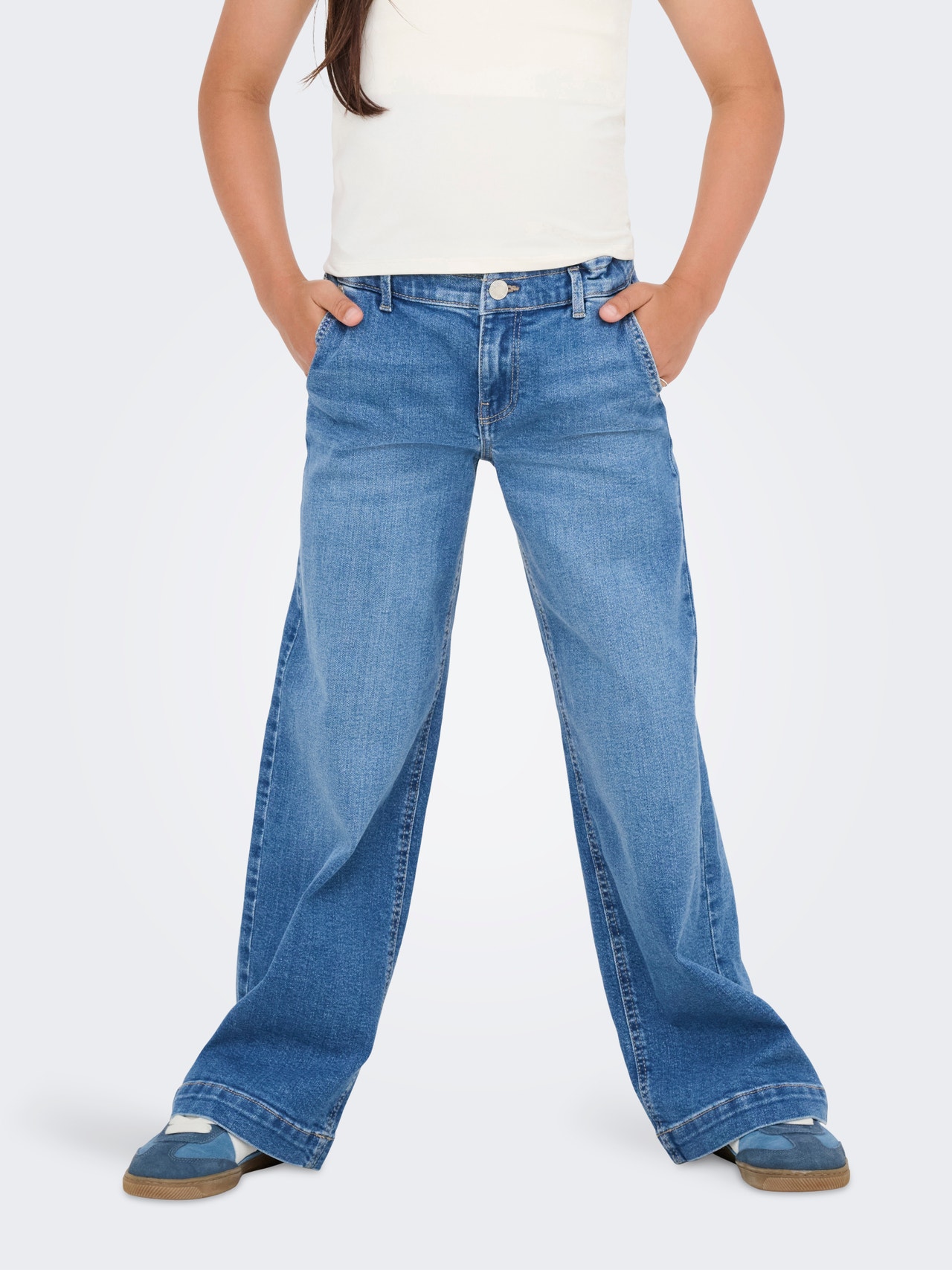 ONLY KOGNEW Φαρδύ στο κάτω μέρος Τζιν -Light Blue Bleached Denim - 15322763