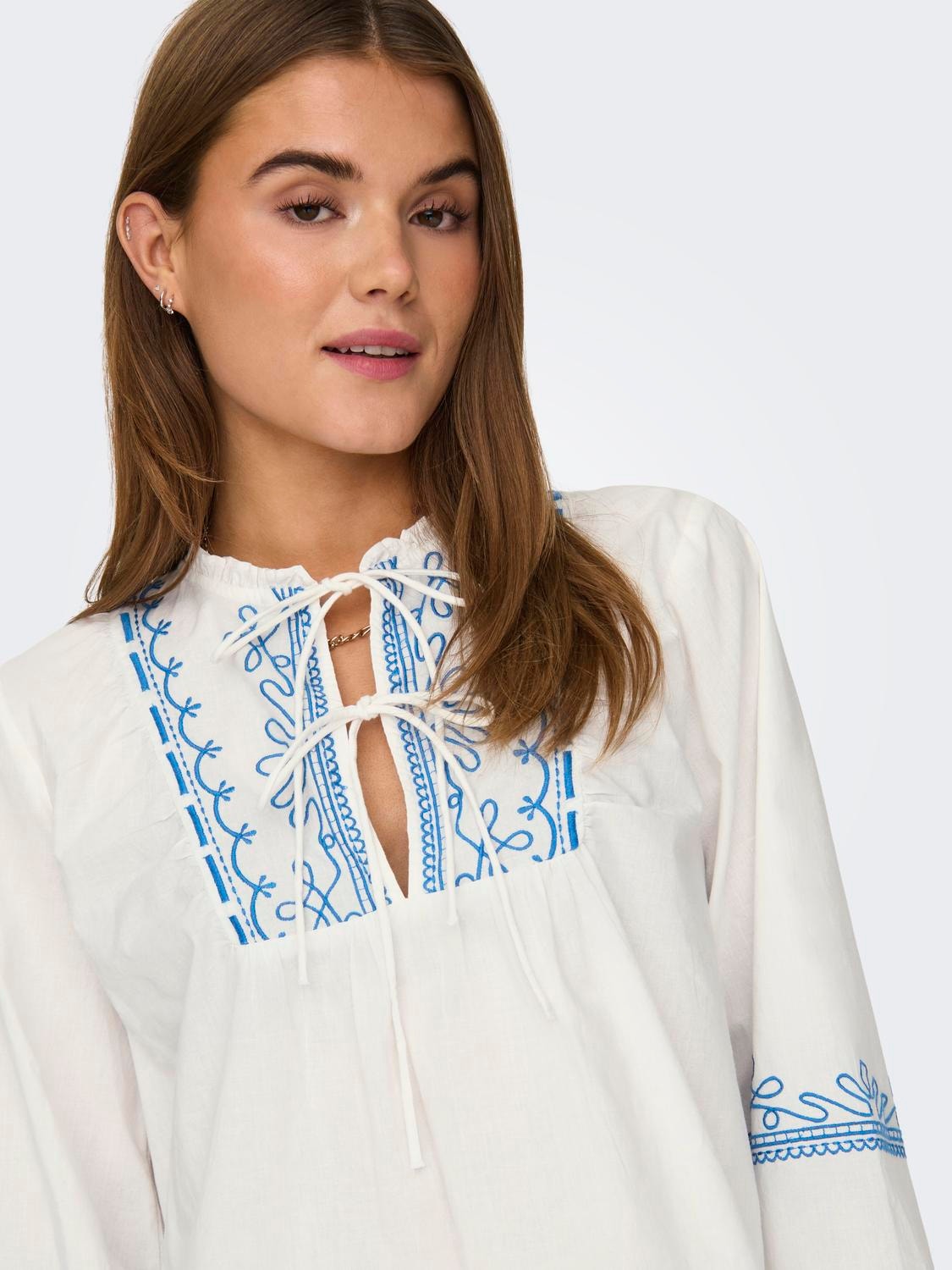 ONLY V-neck top with puff sleeves -Cloud Dancer - 15323022