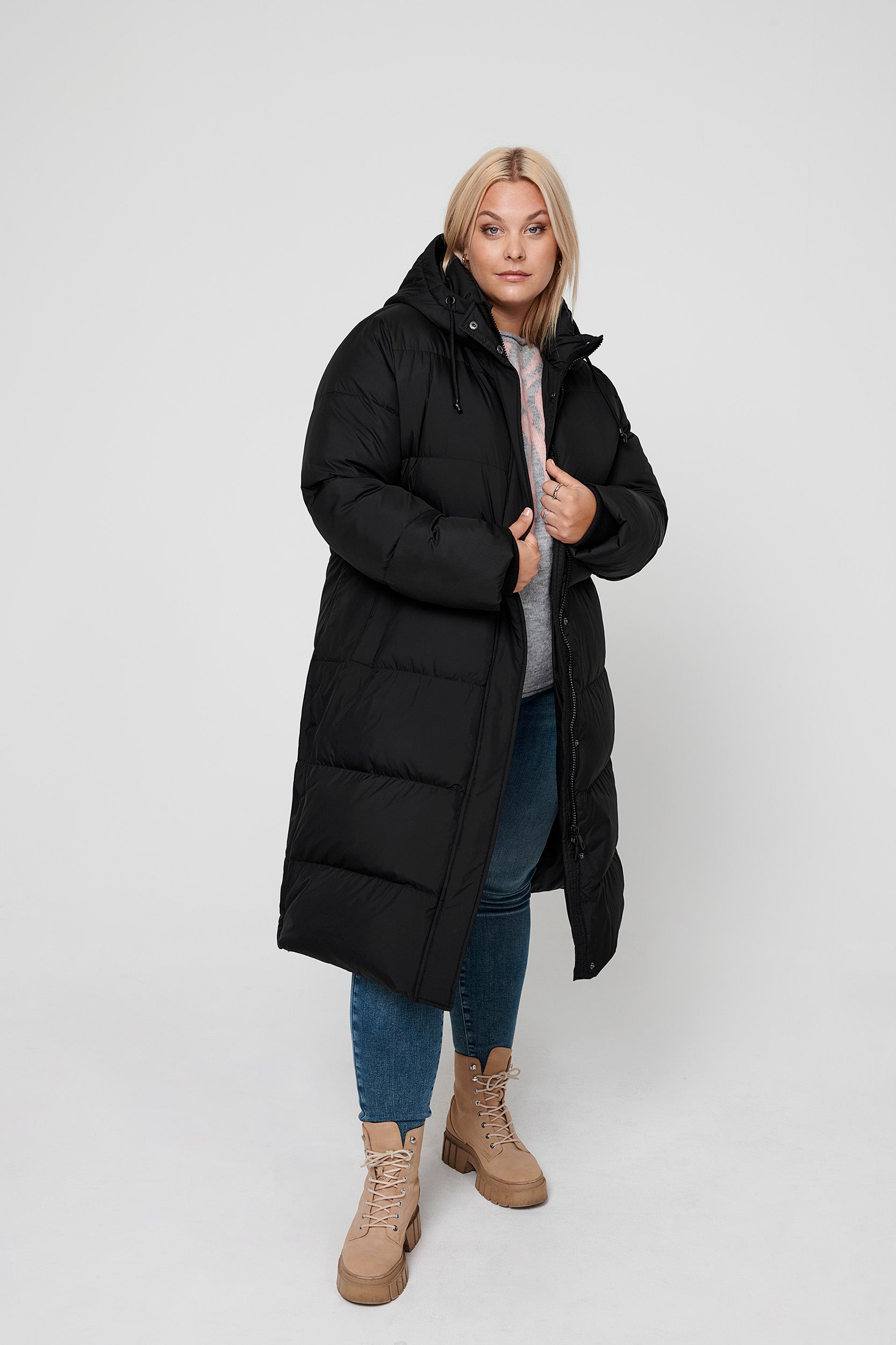 Caralice Runter Mantel