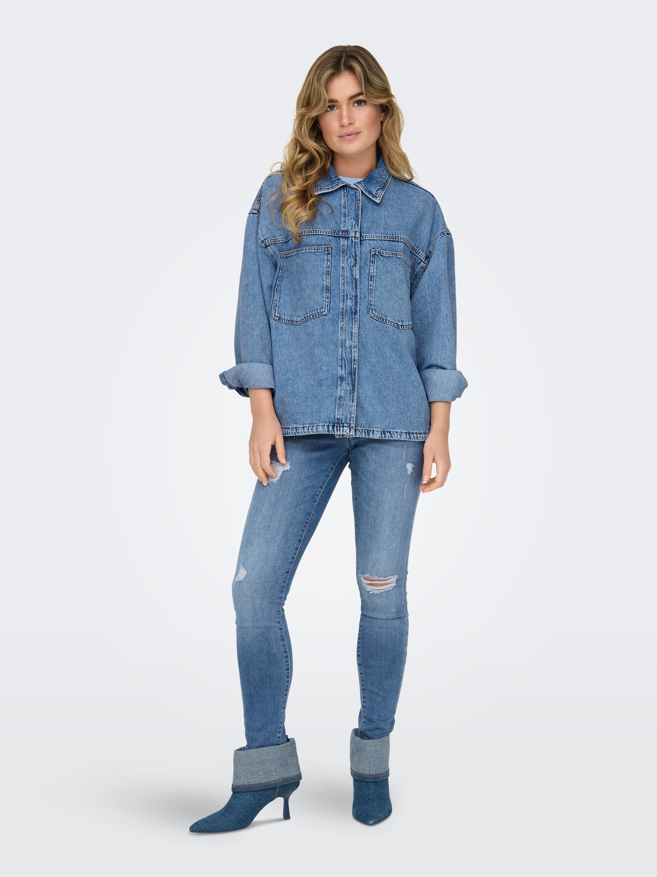 ONLY Normal geschnitten Hemdkragen Ärmelbündchen mit Knopf Tief angesetzte Schulter Jeanshemd -Light Blue Denim - 15324363