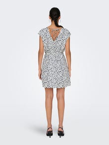 ONLY Normal geschnitten V-Ausschnitt Tief angesetzte Schulter Kurzes Kleid -White - 15325226
