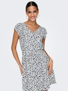ONLY Normal geschnitten V-Ausschnitt Tief angesetzte Schulter Kurzes Kleid -White - 15325226
