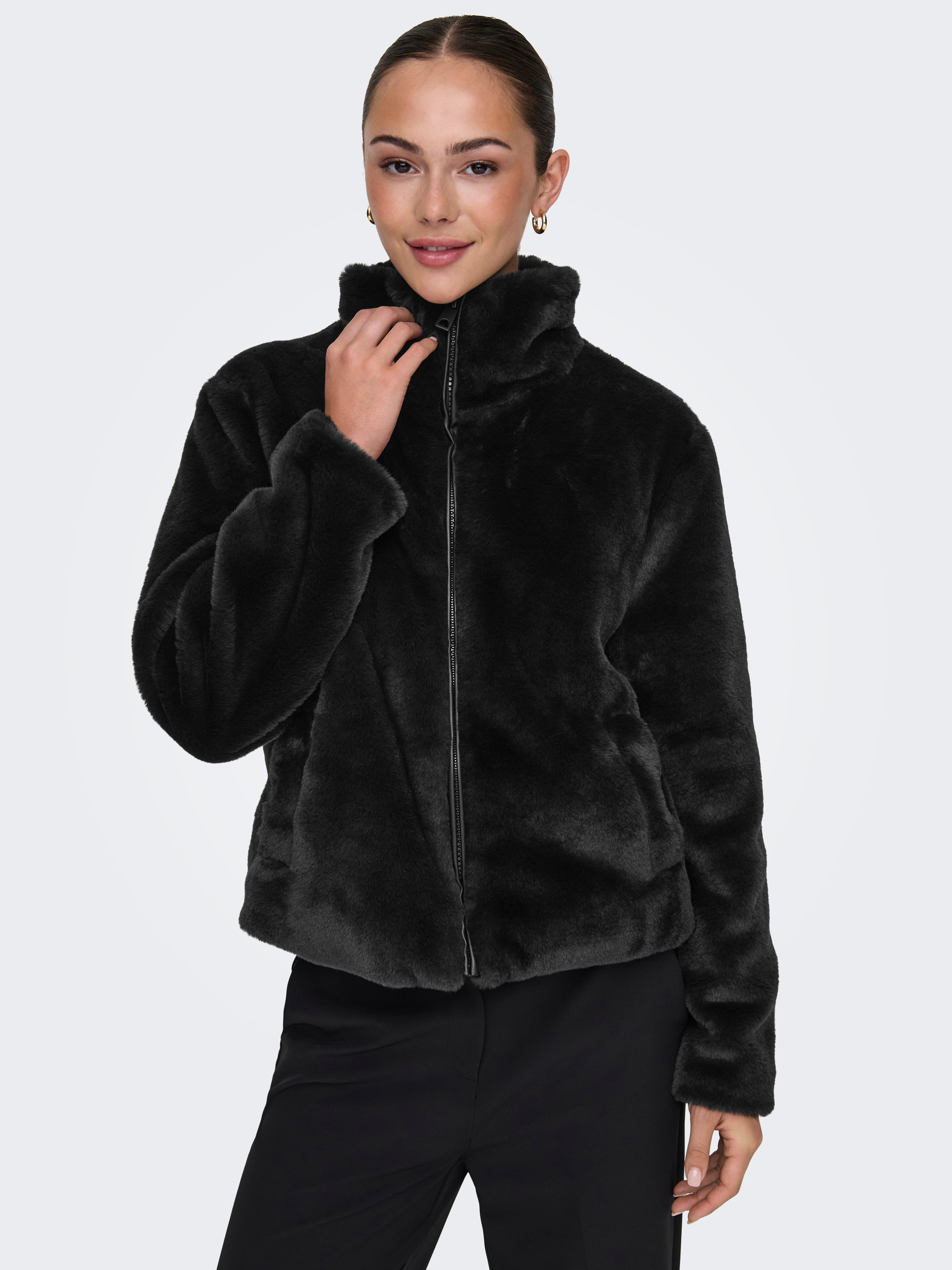 chaqueta negra pelo sintetico
