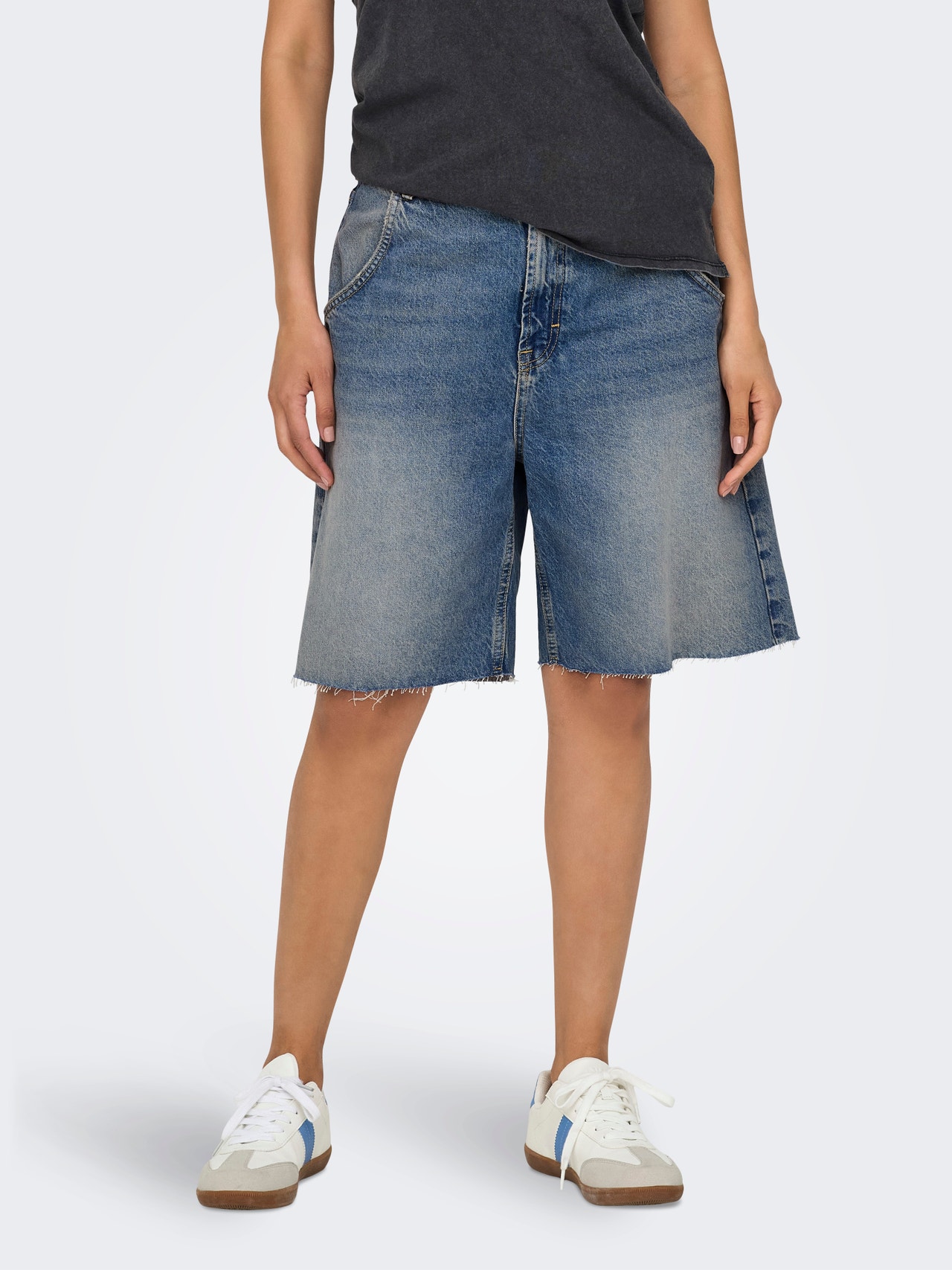 ONLY Loose Fit Knee Trousers -Medium Blue Denim - 15332906