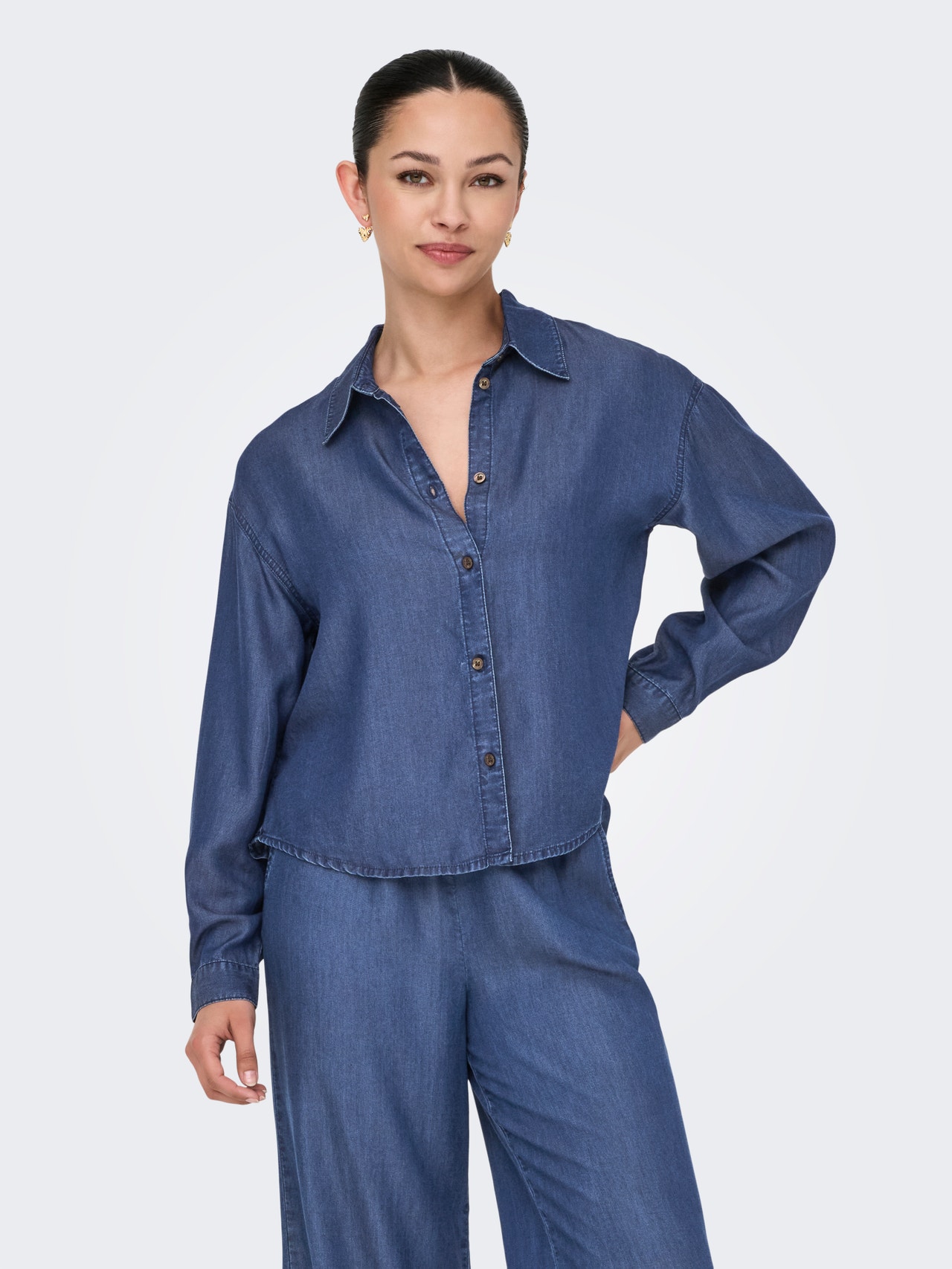 ONLY Labavo prianjanje Ovratnik košulje Zakopčane manžete Ispuštena ramena Vrh -Dark Blue Denim - 15337928
