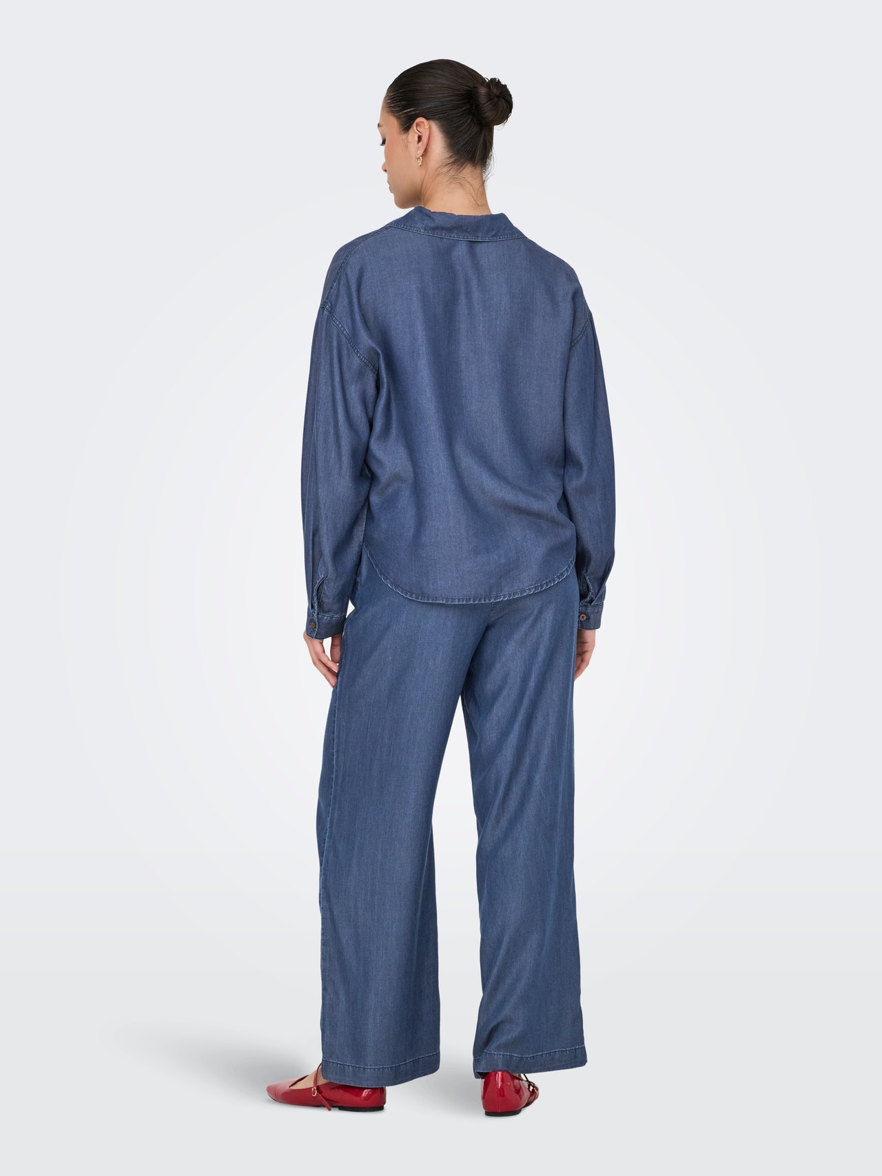 ONLY Labavo prianjanje Ovratnik košulje Zakopčane manžete Ispuštena ramena Vrh -Dark Blue Denim - 15337928