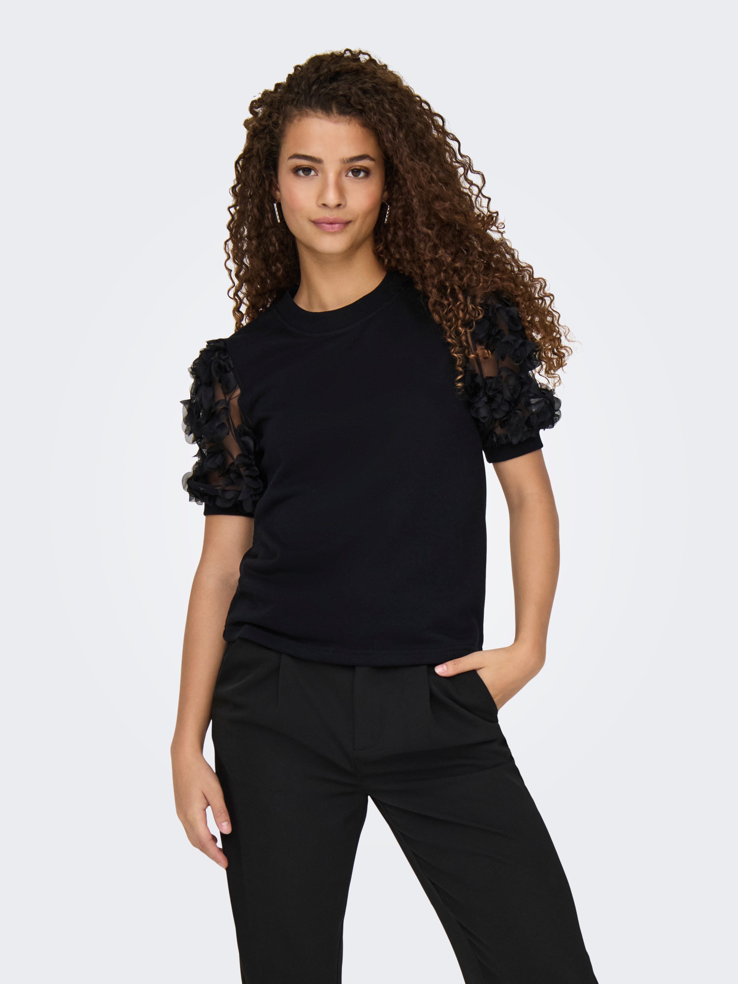 Oberteile & T-shirts für Damen im SALE | ONLY