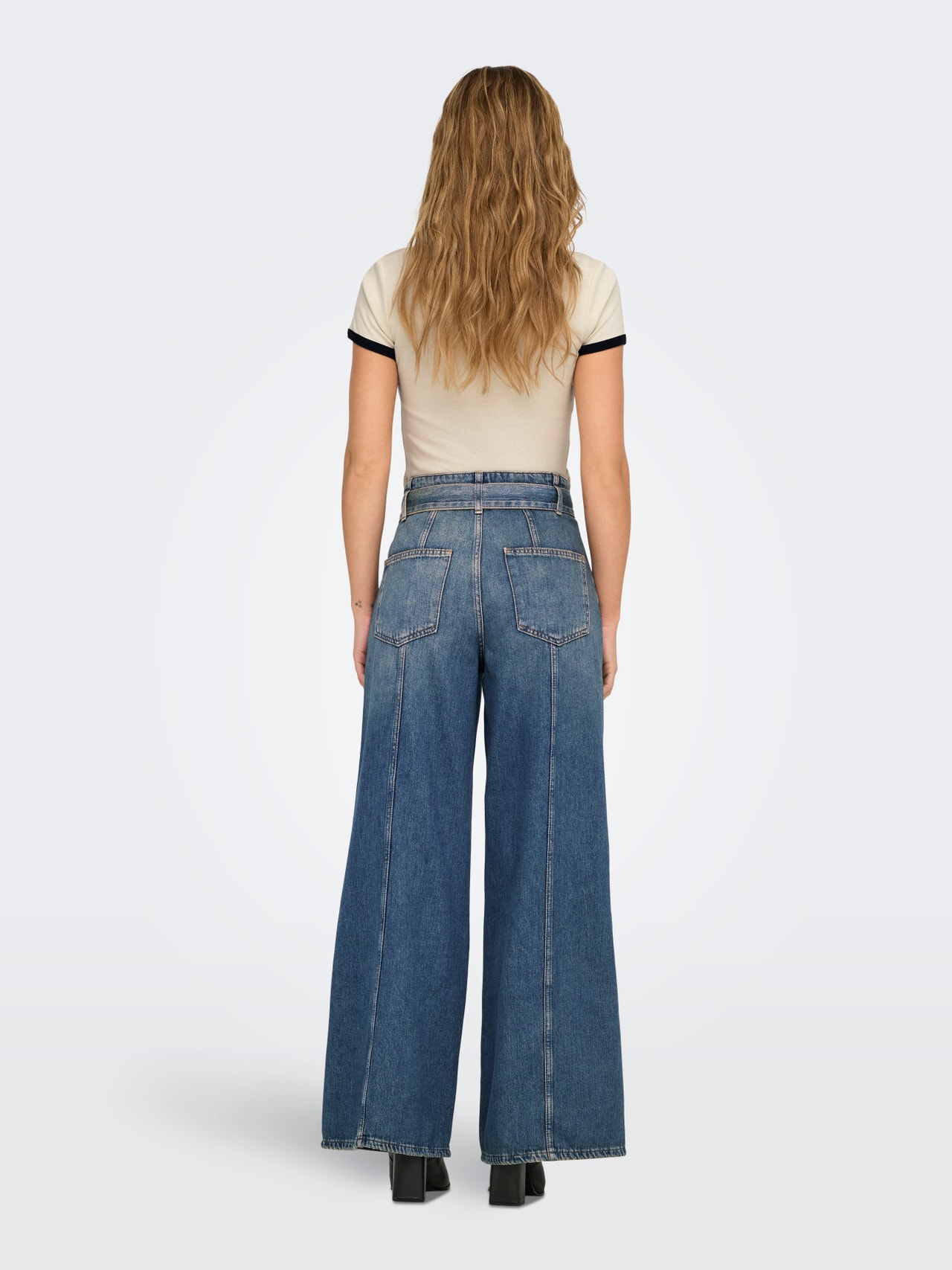 ONLY Laia jalaosaga lõige Kõrge vöökoht Teksad -Medium Blue Denim - 15349251