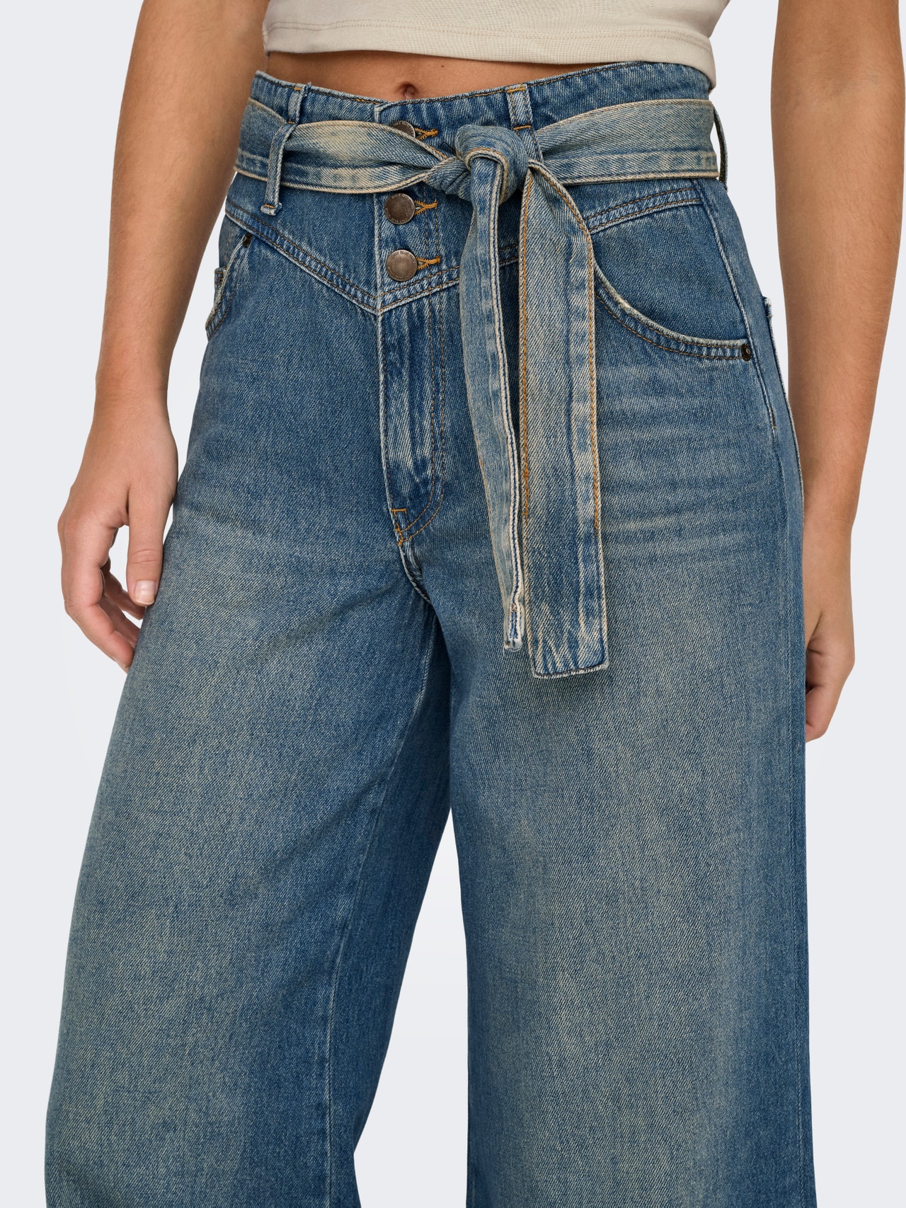 ONLY Laia jalaosaga lõige Kõrge vöökoht Teksad -Medium Blue Denim - 15349251