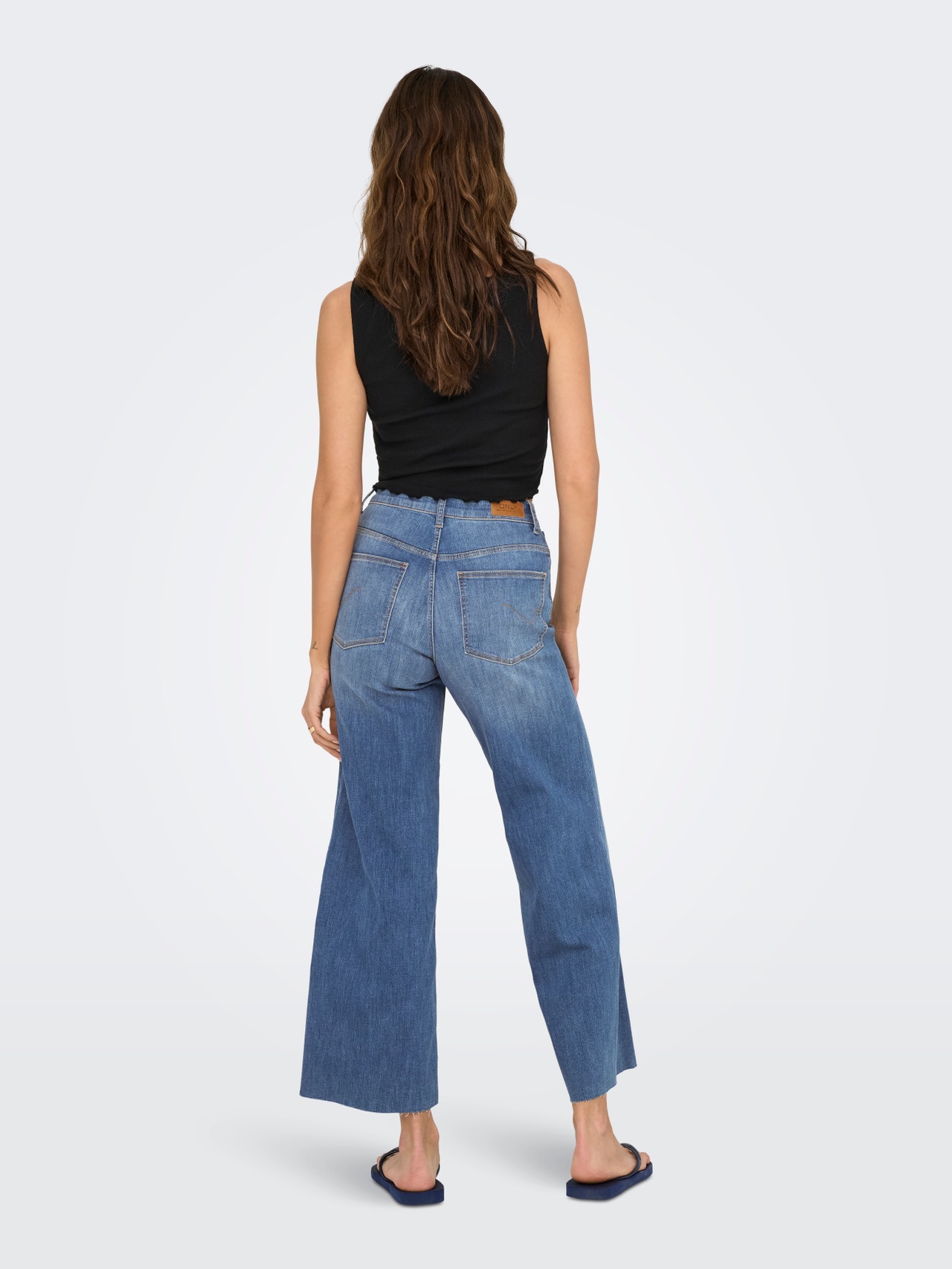 Cropped Fit ONLANN-MADISON High waist Cropped Fit Jeans | Medium Blue | ONLY®