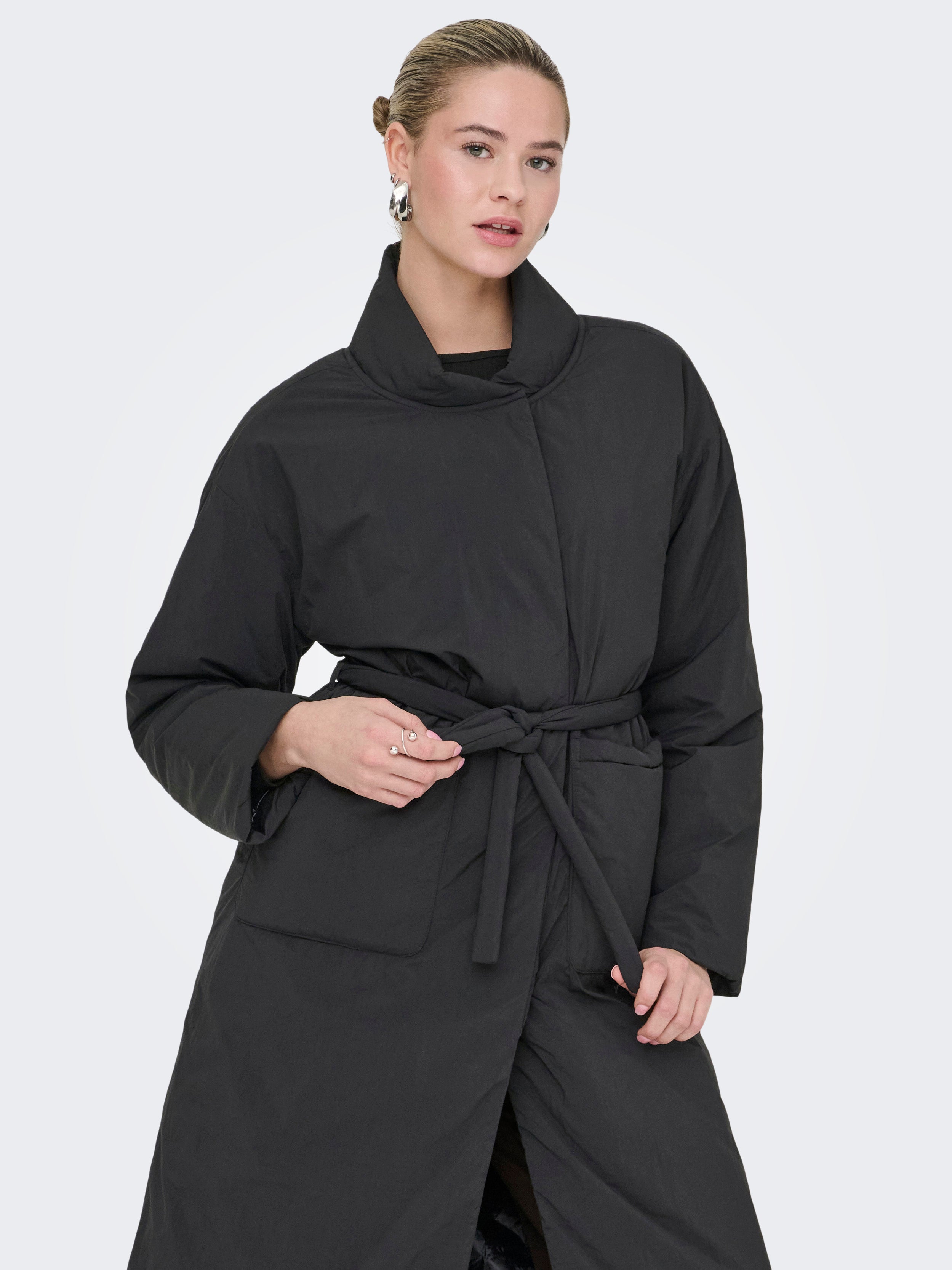 Thumbnail - Onllara Mantel