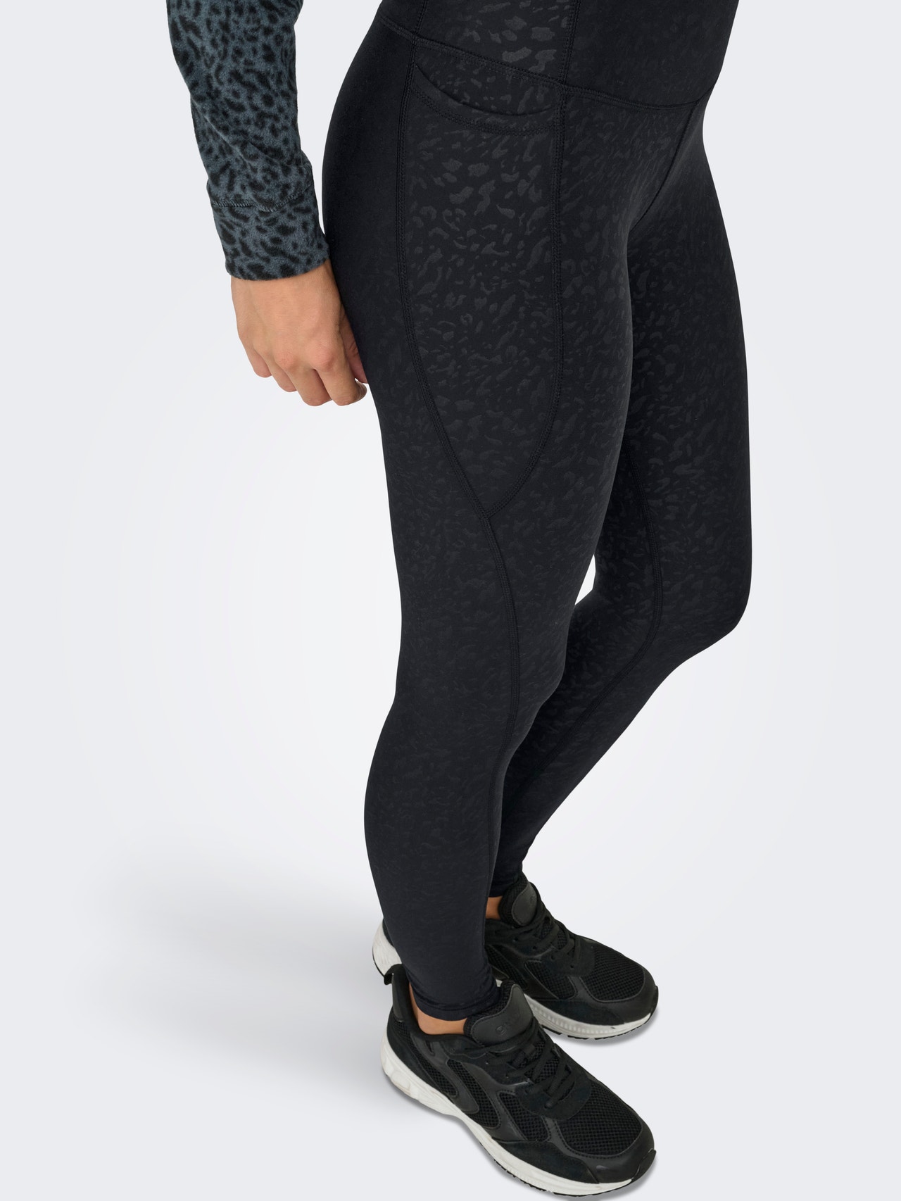 ONLY ONPRYA-1-ALMA Enger Schnitt Sportleggings -Black - 15354565