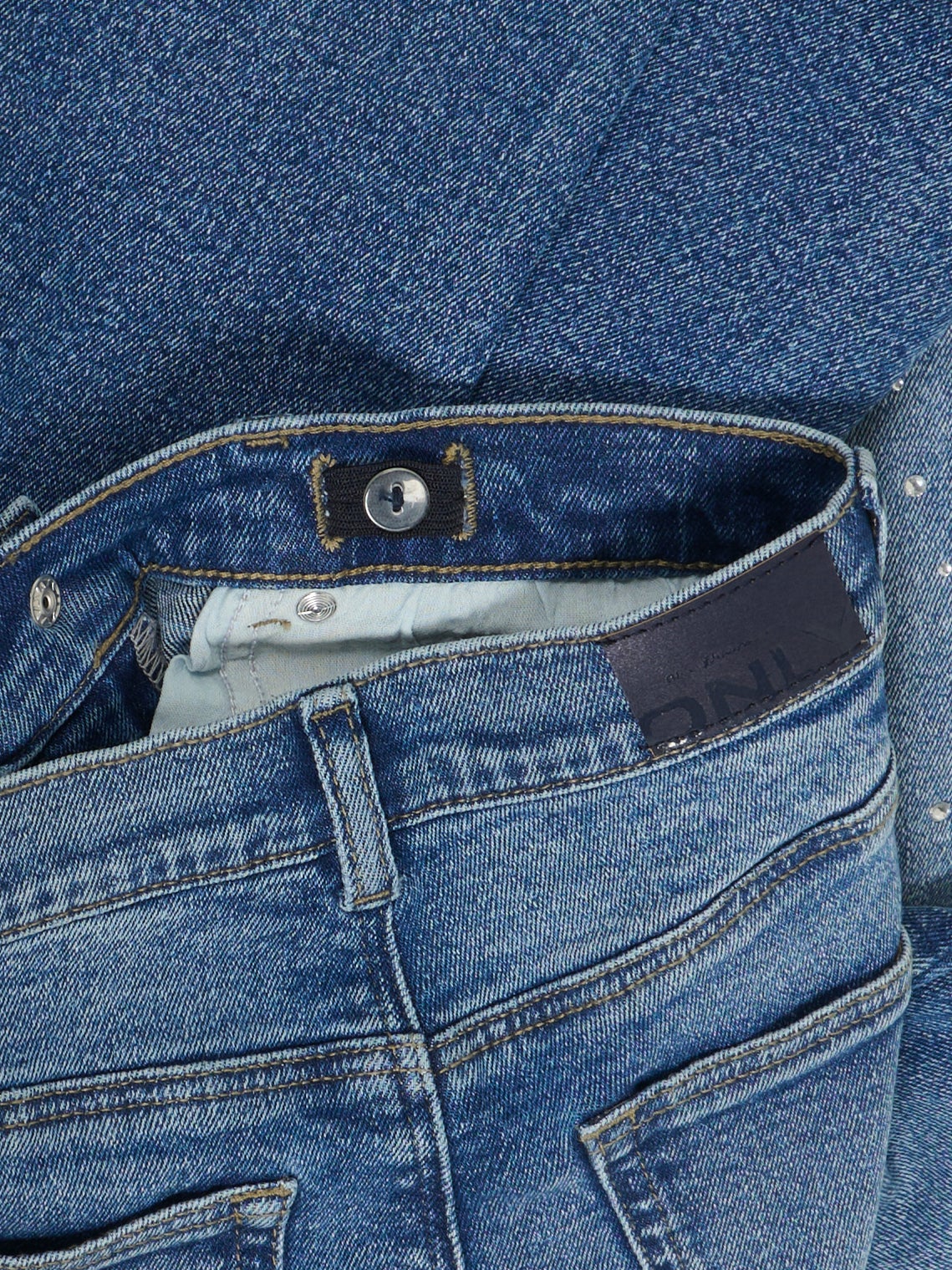 Thumbnail - Kogjuicy Weiter Beinschnitt Jeans