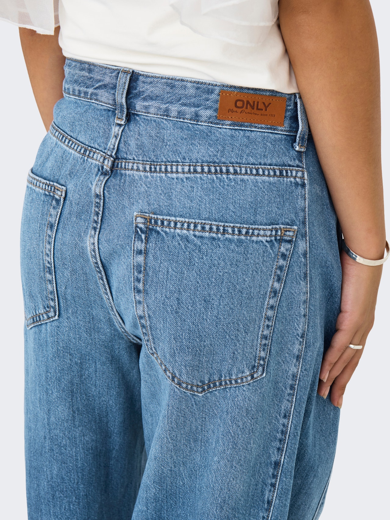 ONLY ONLHORSESHOE Mid waist Barrel Fit Jeans -Medium Blue Denim - 15357940