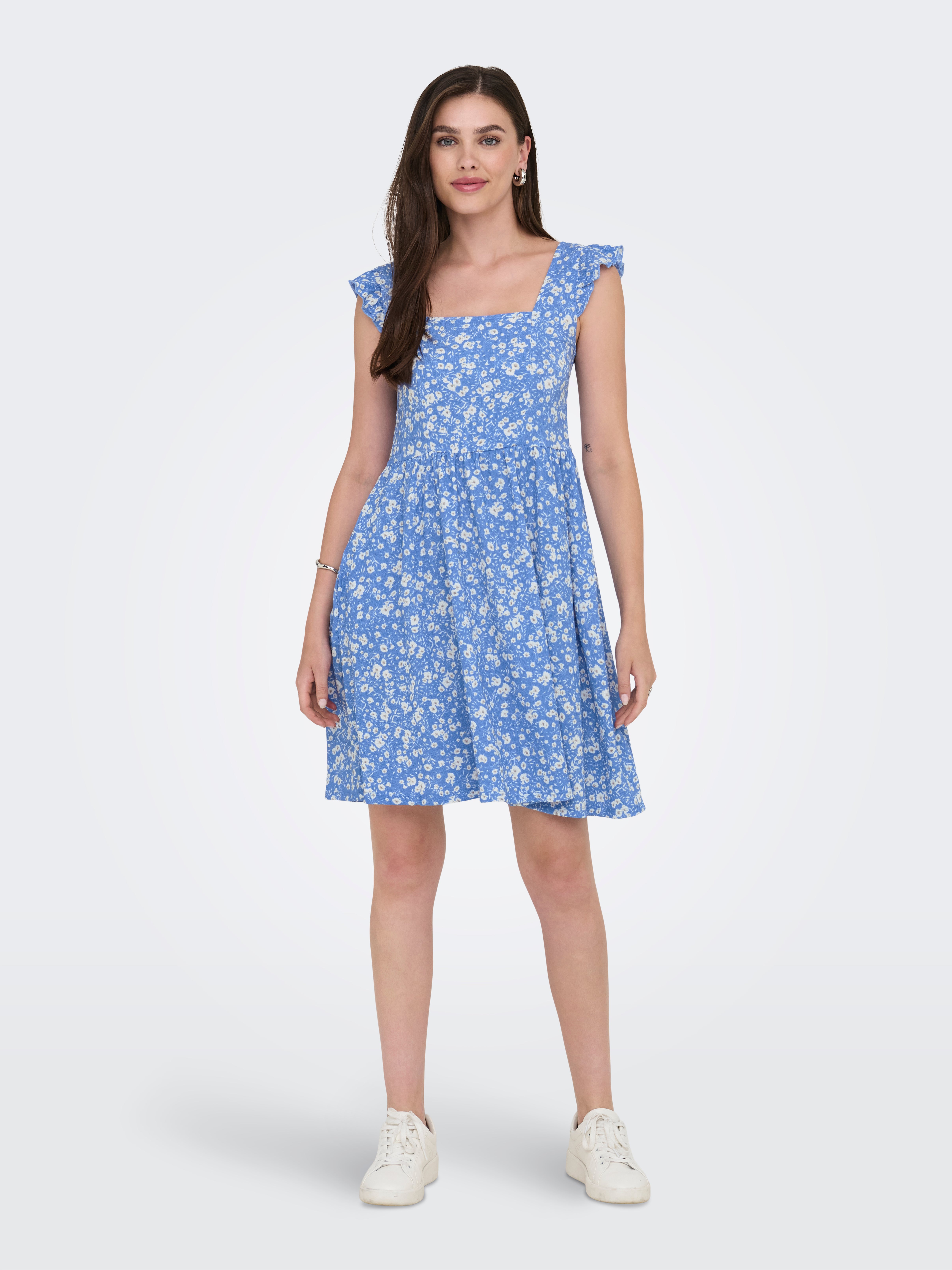 モード系　　only oneのプレタポルテ ONLSERINA Short dress | Light Blue | ONLY®