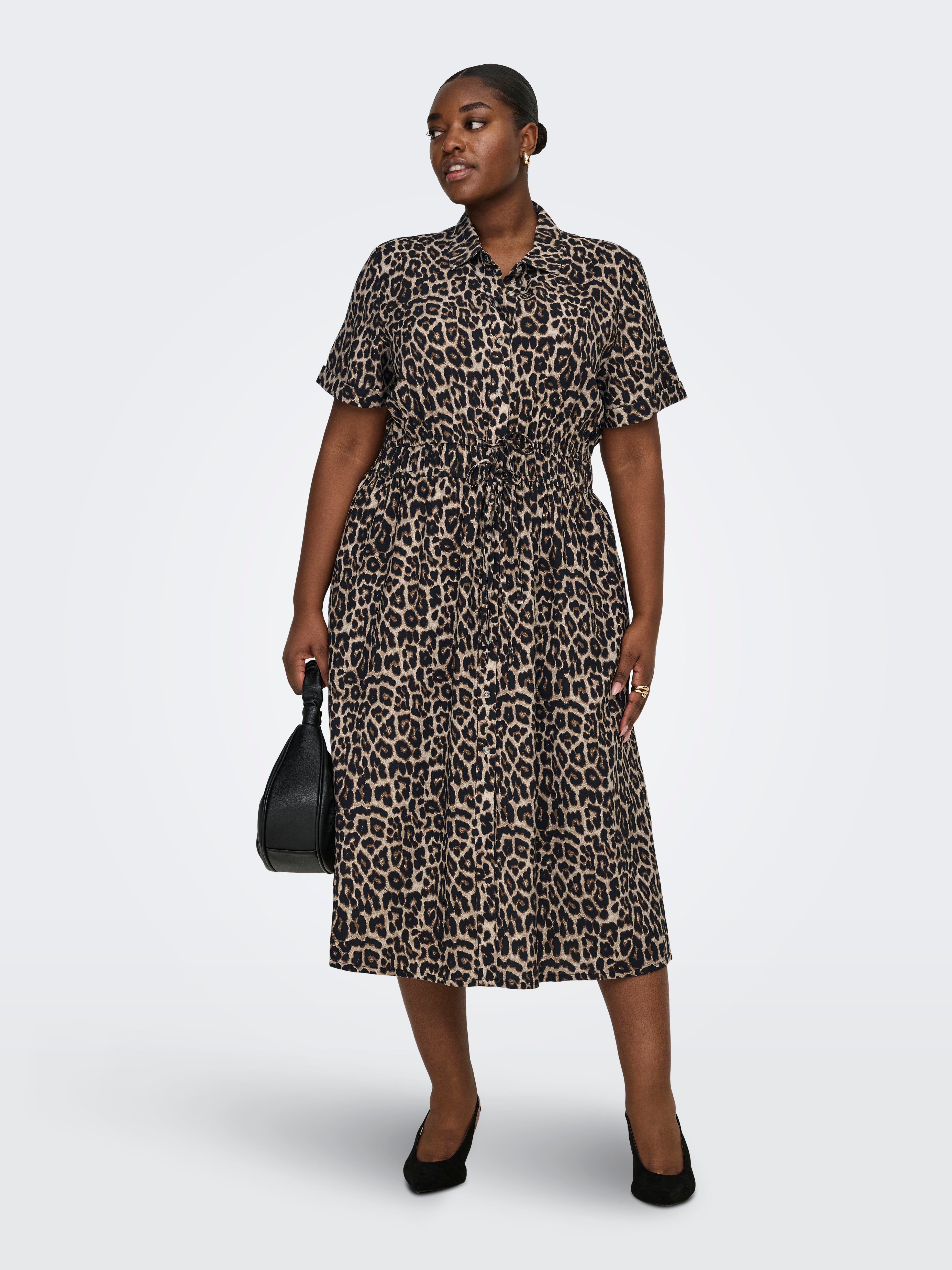 Cararis Langes Kleid