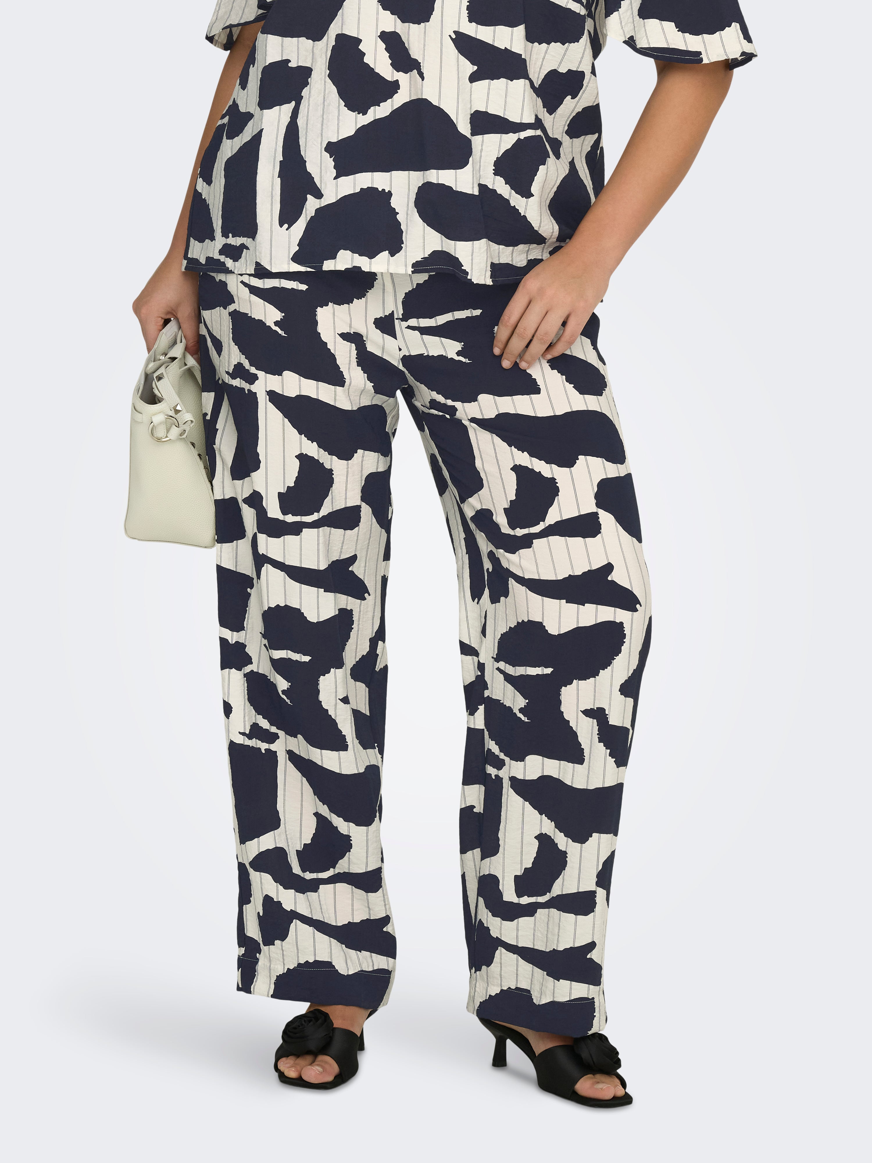 Carmisia Normal Geschnitten Hose