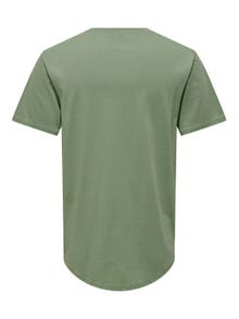 ONLY & SONS Lang geschnitten Rundhals T-Shirt -Hedge Green - 22002973