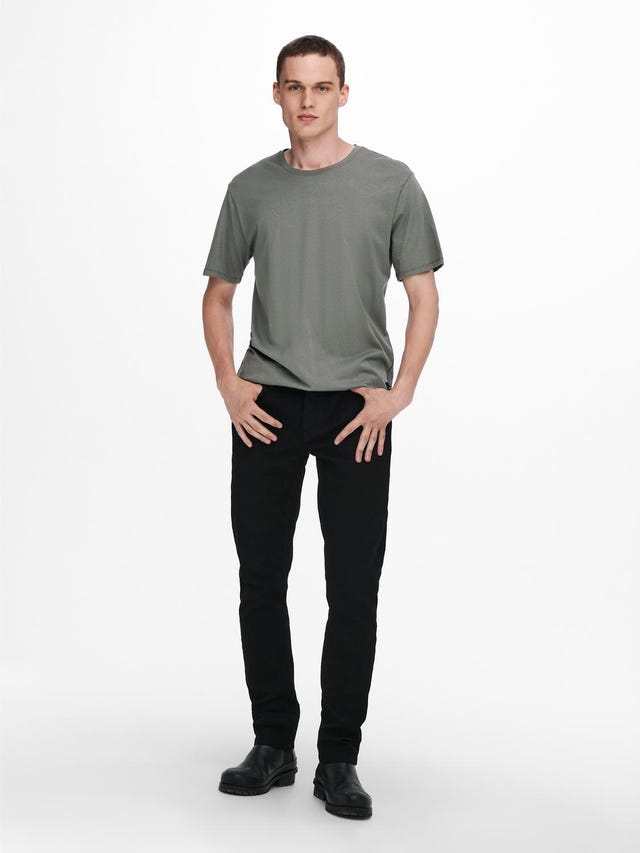 ONLY & SONS Long Line Fit Round Neck T-Shirt - 22002973