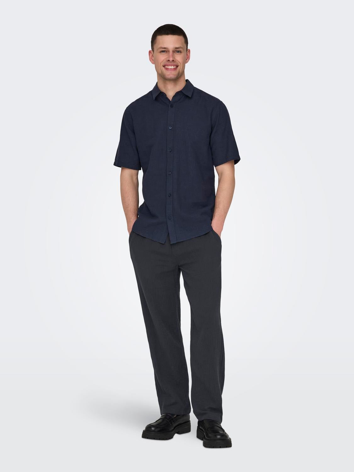 Short sleeved slim fit shirt