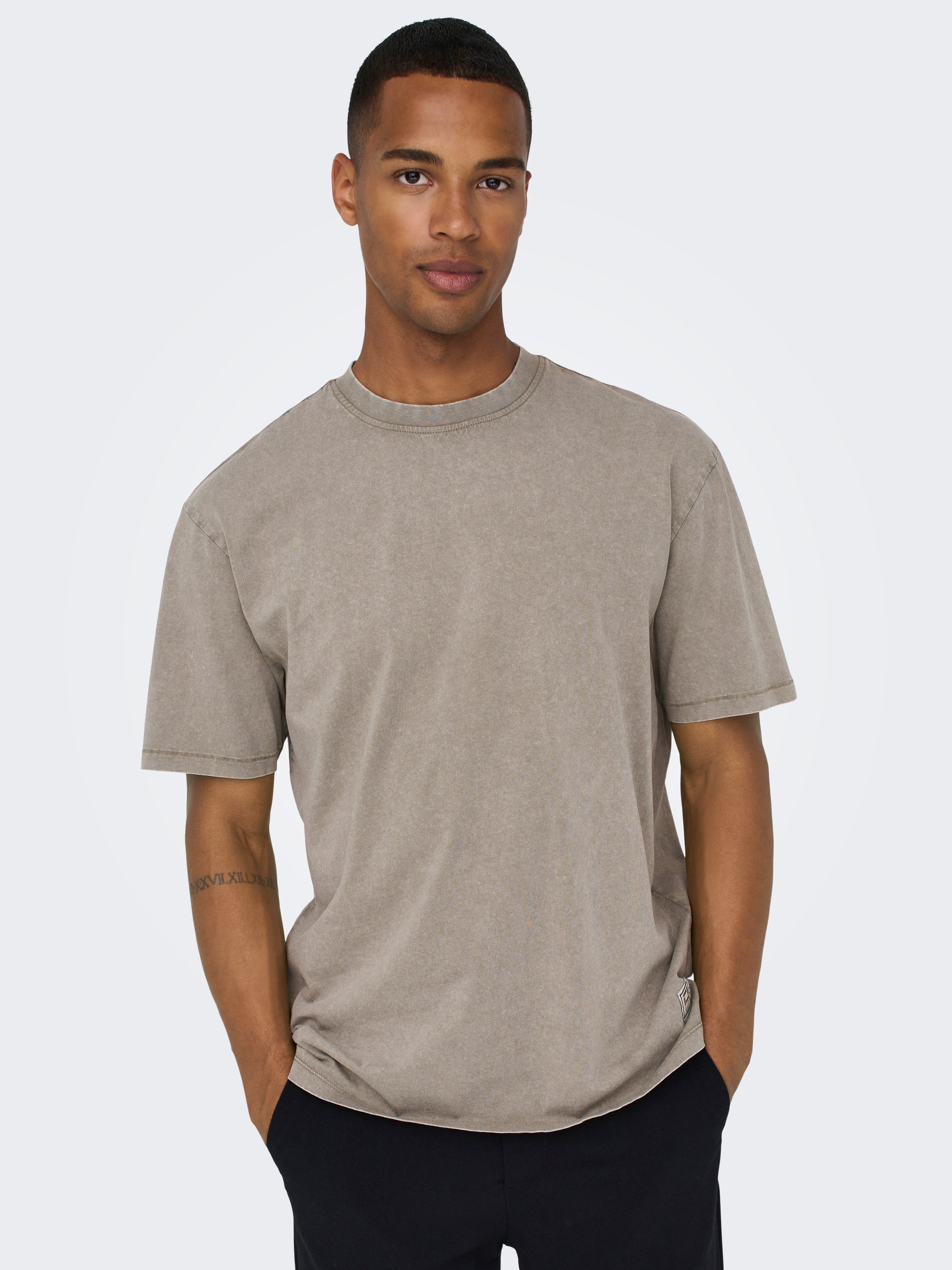 Trendy and Organic blank crop t shirt for All Seasons 
