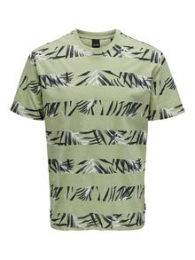 ONLY & SONS O-neck with striped print -Alfalfa - 22024773