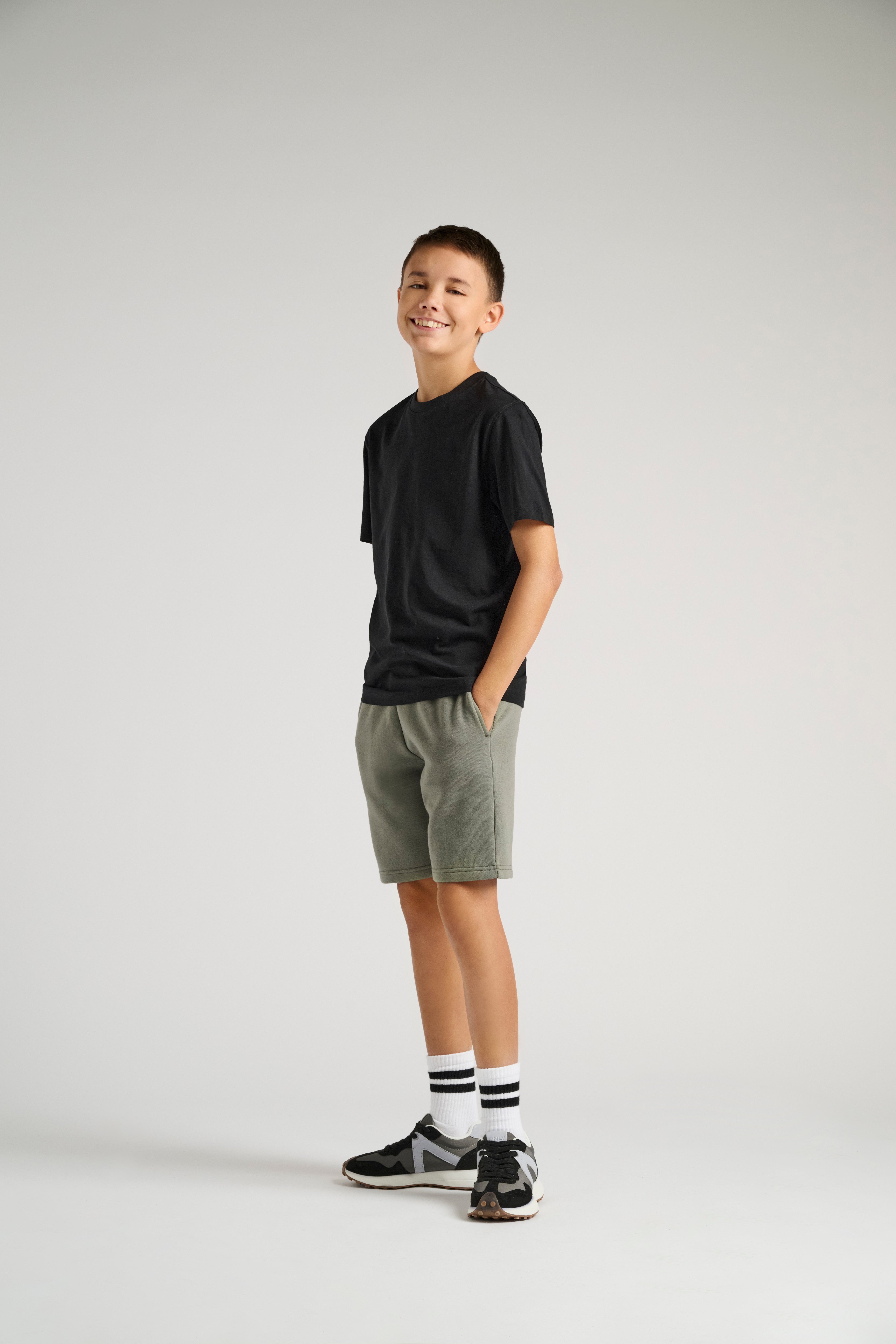 Thumbnail - Osjceres Normal Geschnitten Shorts